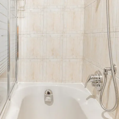 Free Parking - 5 Min By Walk From Center *