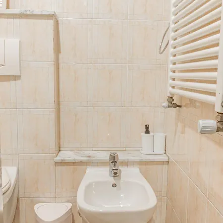 Free Parking - 5 Min By Walk From Center Apartment *